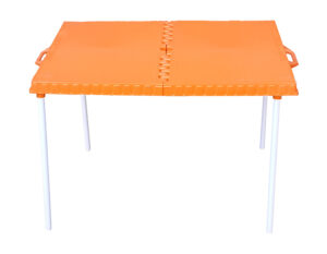 Mesa valija plástica con banquetas marca ri cass